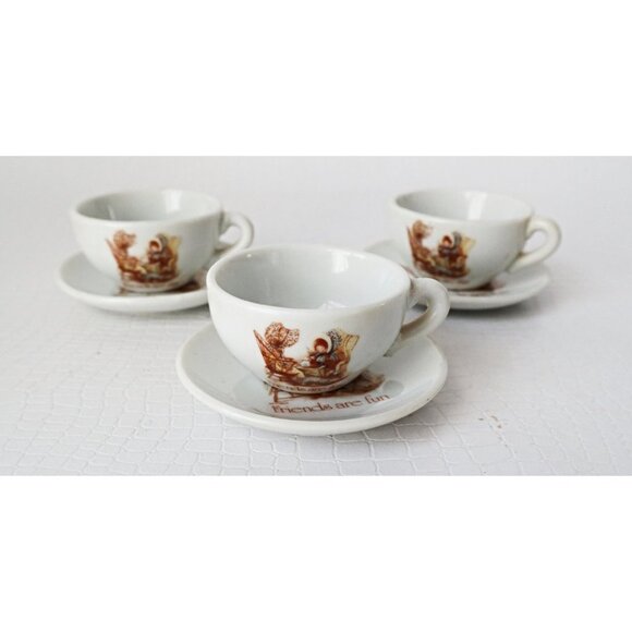 Vintage Holly Hobbie Vase & 3 Child's Tea Set Cups and Saucers - Picture 3 of 8